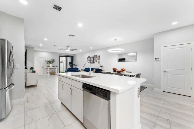 4 of 36 - 405 Nw 17th Street, Fort Lauderdale, FL