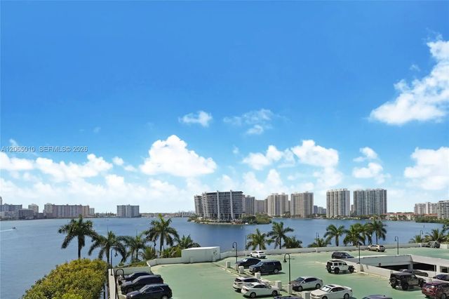 5 of 14 - 19101 Ne 36th Court #705, Aventura, FL