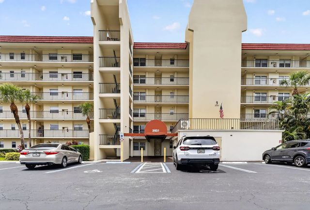 3951 Via Poinciana #209, Lake Worth