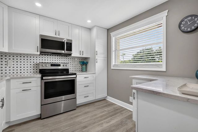 3 of 38 - 3951 Via Poinciana #209, Lake Worth, FL