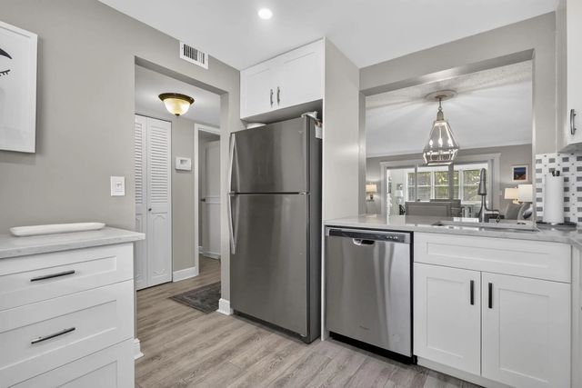 4 of 38 - 3951 Via Poinciana #209, Lake Worth, FL