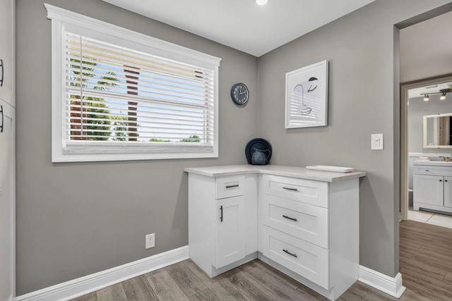 5 of 38 - 3951 Via Poinciana #209, Lake Worth, FL