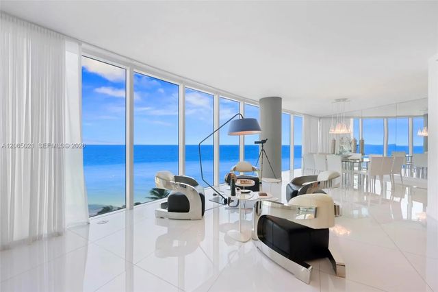 2711 S Ocean Drive #902, Hollywood