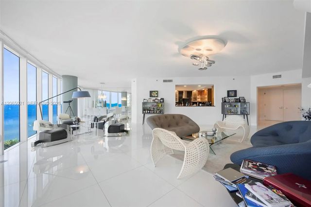 3 of 24 - 2711 S Ocean Drive #902, Hollywood, FL