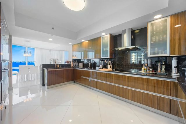5 of 24 - 2711 S Ocean Drive #902, Hollywood, FL