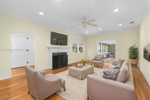 3 of 74 - 717 Ne Boulevard, Gainesville, FL