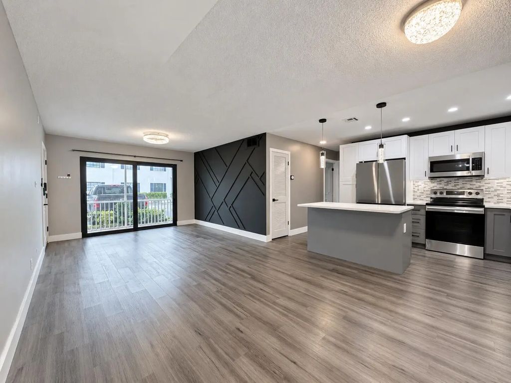 140 Cypress Club Drive #407, Pompano Beach
