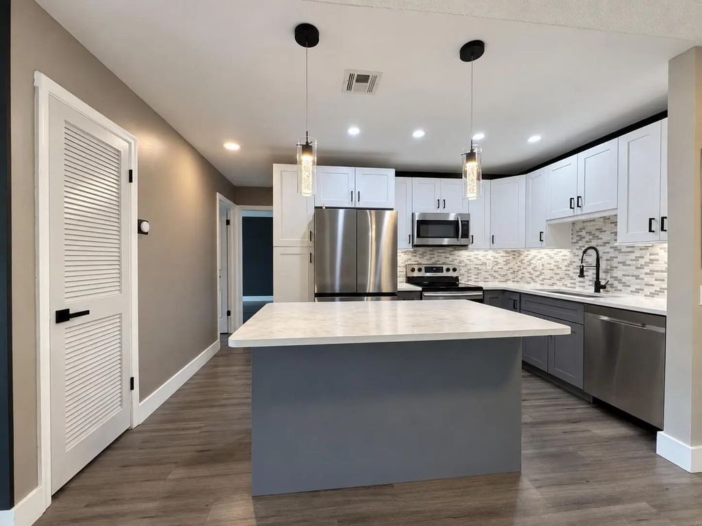 140 Cypress Club Drive #407, Pompano Beach