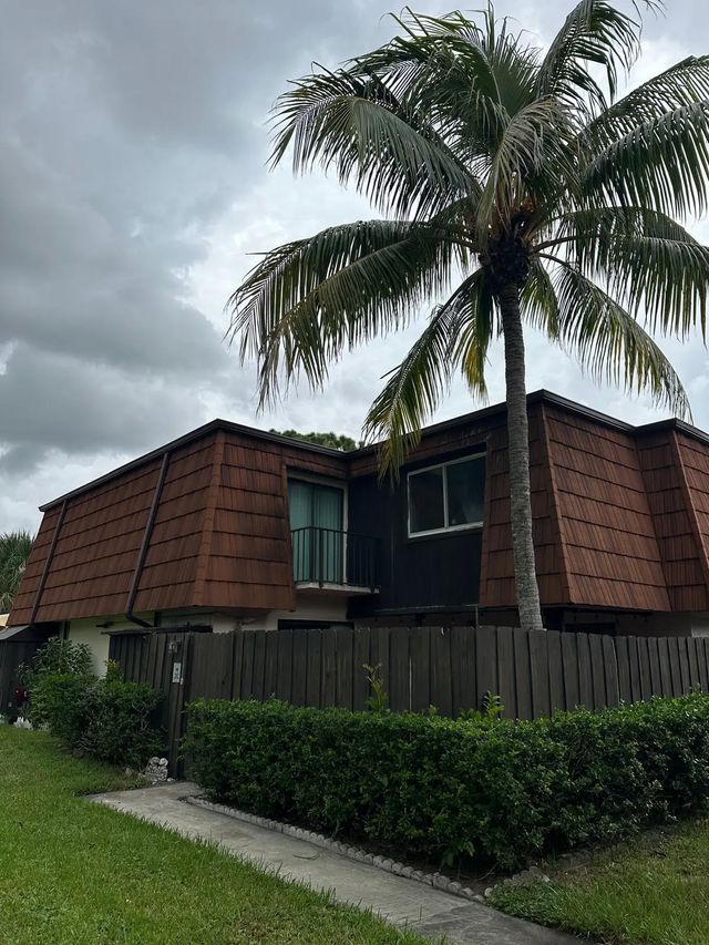 2 of 36 - 2100 White Pine Circle #d, Greenacres, FL