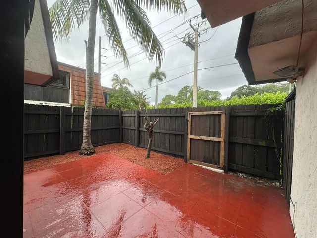 4 of 36 - 2100 White Pine Circle #d, Greenacres, FL
