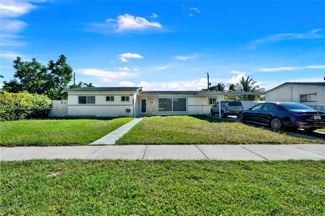 2 of 32 - 10100 Nicaragua Drive, Cutler Bay, FL