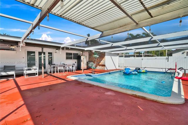 3 of 32 - 10100 Nicaragua Drive, Cutler Bay, FL