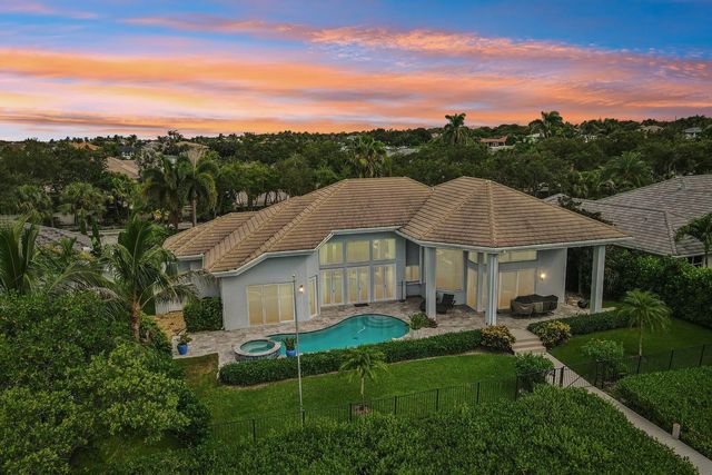 8651 Se Somerset Island  Way, Jupiter