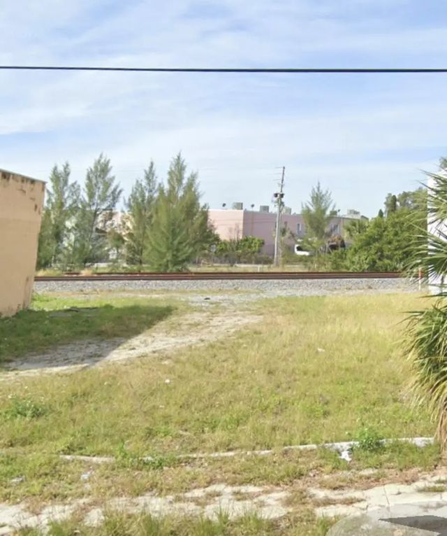2731 Pinewood Avenue, West Palm Beach