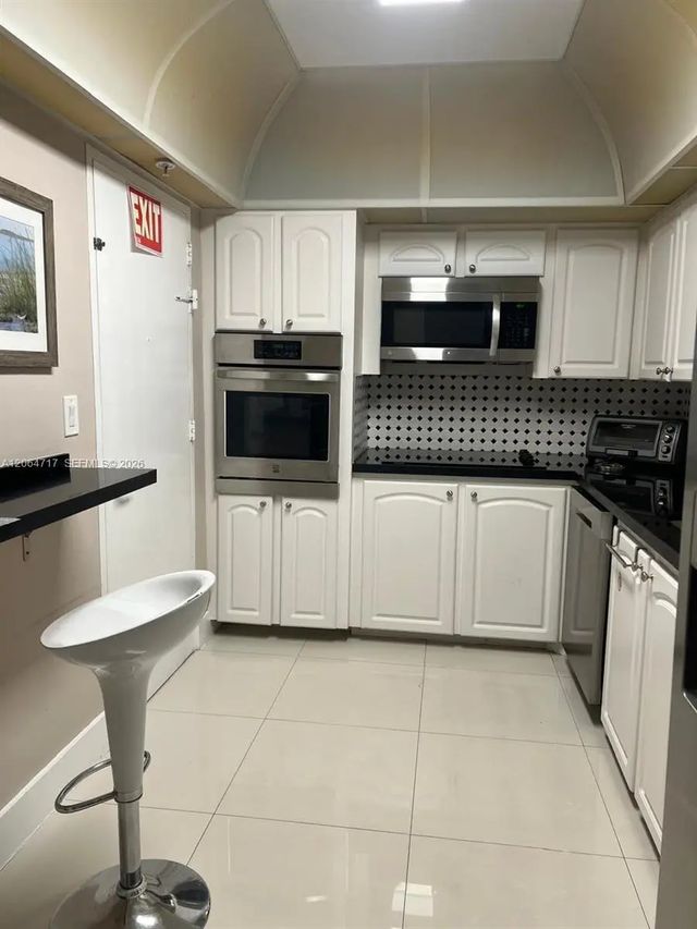4 of 11 - 3801 S Ocean Drive #3x, Hollywood, FL