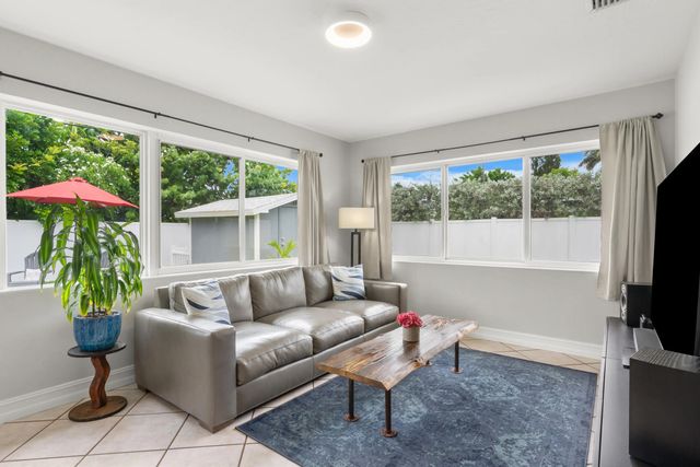 4 of 40 - 4761 Ne 2nd Terrace, Oakland Park, FL
