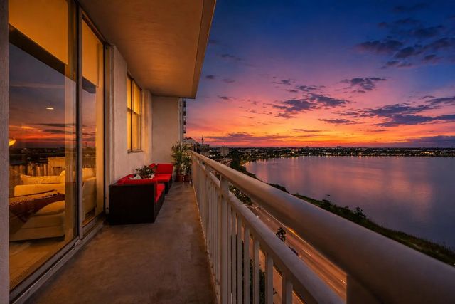 300 S Australian Avenue #907, West Palm Beach