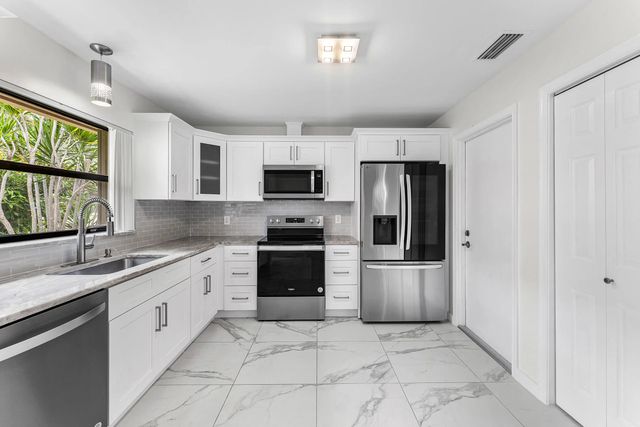 5 of 28 - 4670 Laurel Tree Road #a, Boynton Beach, FL