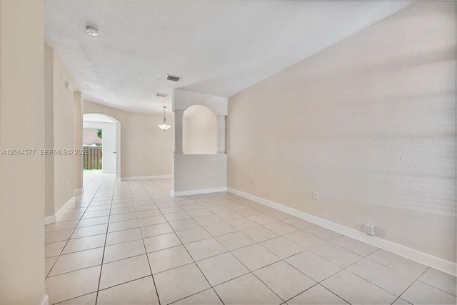2 of 33 - 1427 Se 25th Avenue, Homestead, FL