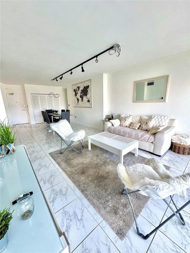 4 of 24 - 300 Bayview Drive #1603, Sunny Isles Beach, FL