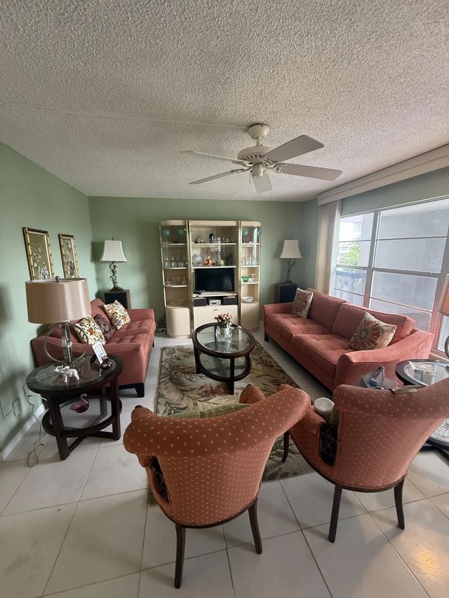 5 of 16 - 407 Greenbrier A, West Palm Beach, FL