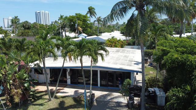 2 of 34 - 11 Sunset Lane, Lauderdale-By-The-Sea, FL