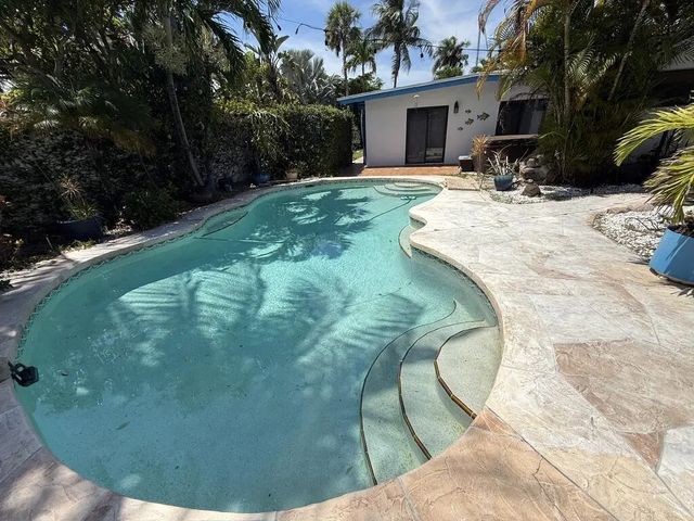 5 of 34 - 11 Sunset Lane, Lauderdale-By-The-Sea, FL