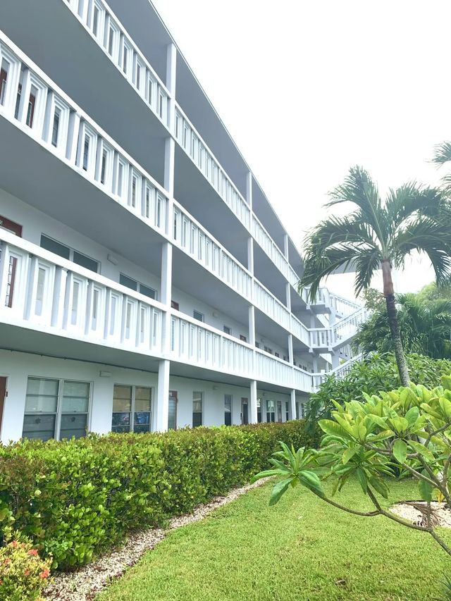 5 of 49 - 1040 Newport H #1040, Deerfield Beach, FL