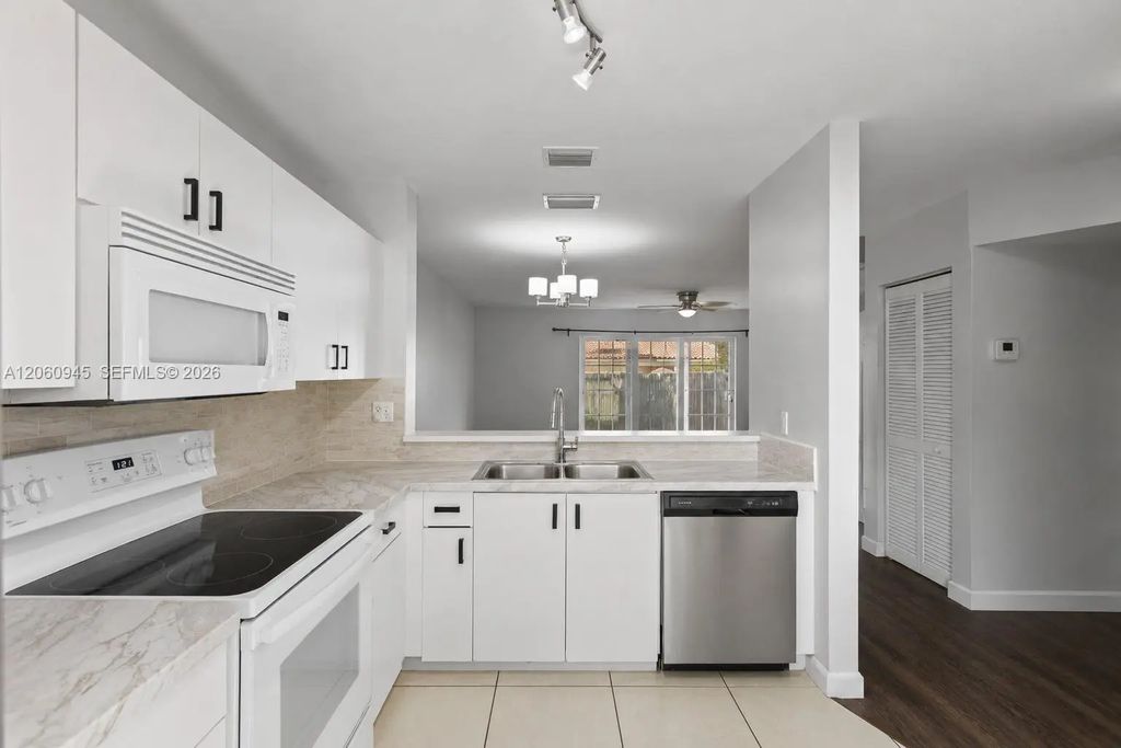 634 Nw 208th Drive, Pembroke Pines