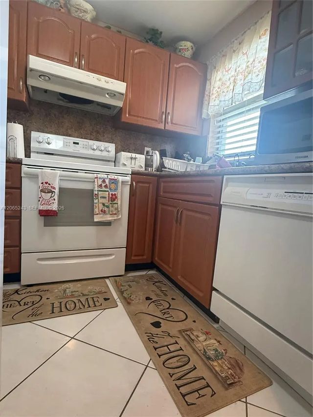 3 of 20 - 9001 Sunrise Lakes Boulevard #201, Sunrise, FL