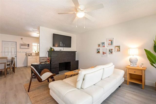 20 Se 13th Terrace, Dania Beach