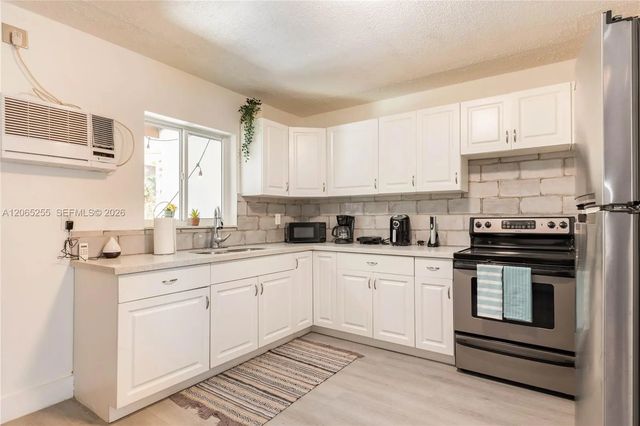 3 of 26 - 20 Se 13th Terrace, Dania Beach, FL