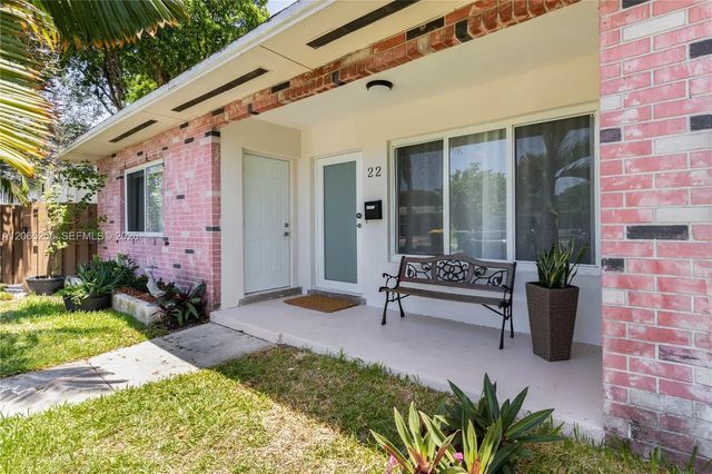4 of 26 - 20 Se 13th Terrace, Dania Beach, FL