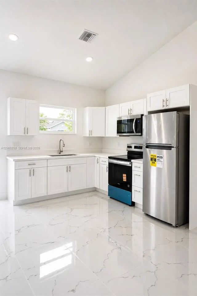 2 of 9 - 3052 S Beechwood Circle, LaBelle, FL
