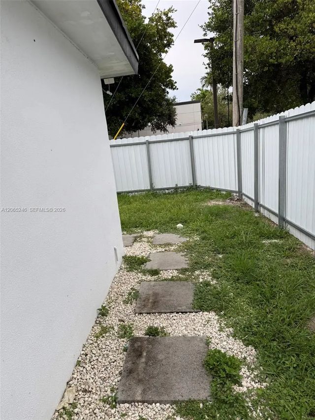 3 of 13 - 331 Nw 39th Avenue, Lauderhill, FL