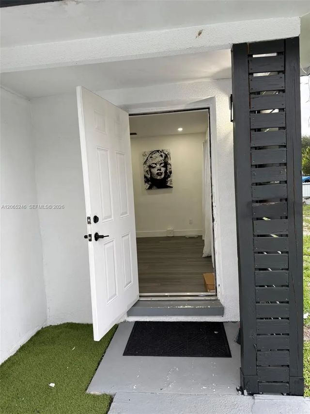 4 of 13 - 331 Nw 39th Avenue, Lauderhill, FL