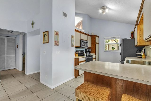 3 of 30 - 111 Maplecrest Circle, Jupiter, FL