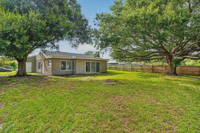 3 of 35 - 302 Sw Kentwood Road, Port St. Lucie, FL