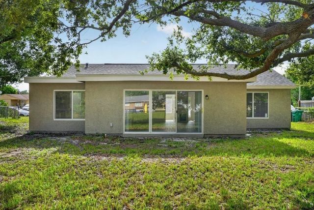4 of 35 - 302 Sw Kentwood Road, Port St. Lucie, FL