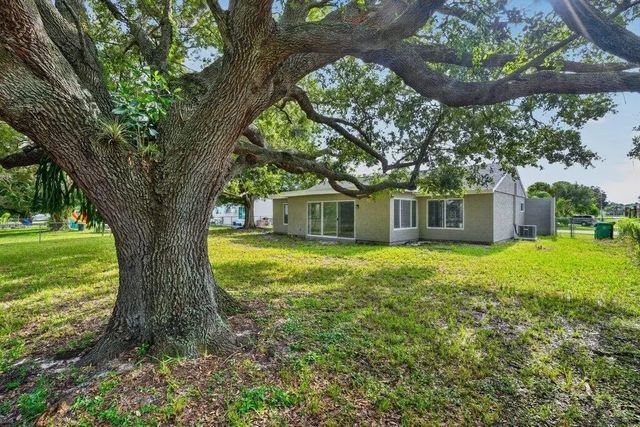 5 of 35 - 302 Sw Kentwood Road, Port St. Lucie, FL