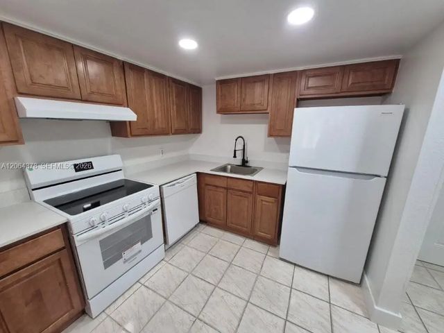 3 of 9 - 1750 W 46th Street #331, Hialeah, FL