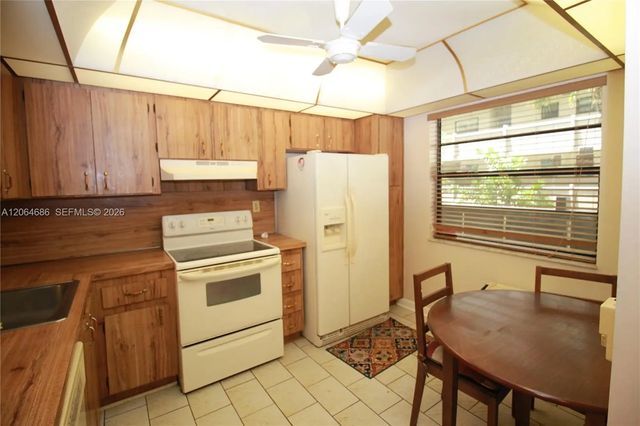 4 of 41 - 900 Colony Point Circle #216, Pembroke Pines, FL