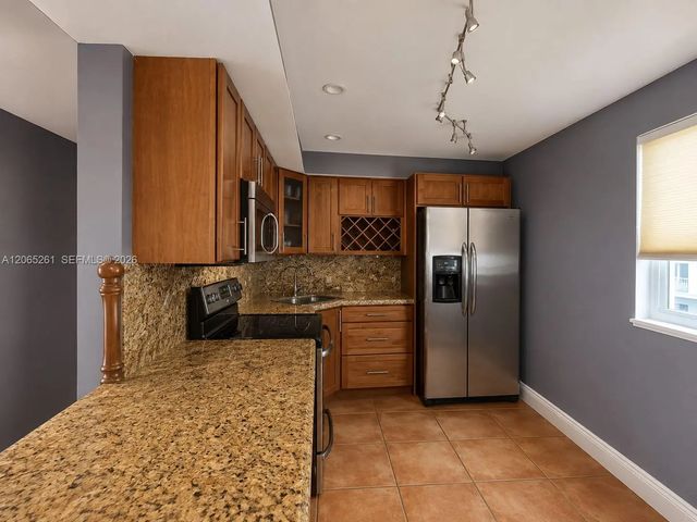 5 of 15 - 3601 Ne 170th Street #605, North Miami Beach, FL
