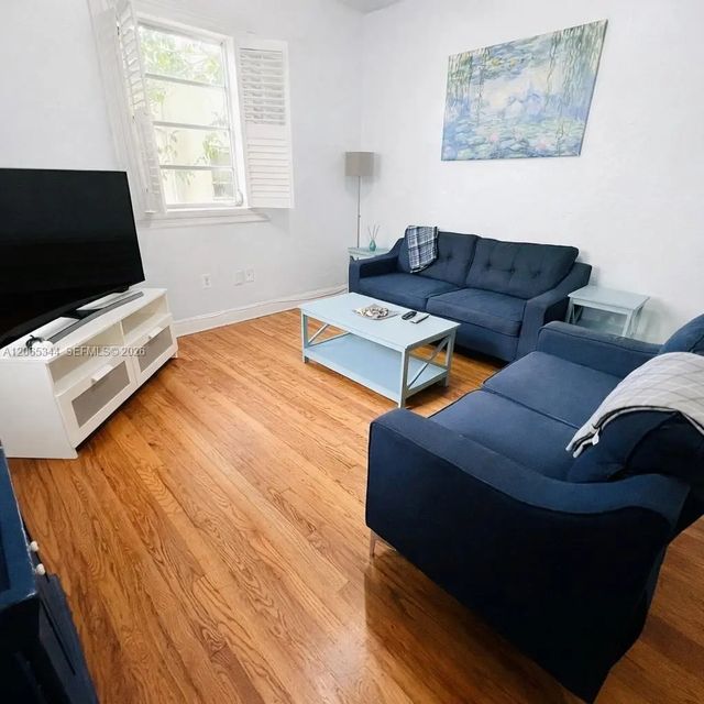 2 of 22 - 928 Euclid Avenue #6, Miami Beach, FL