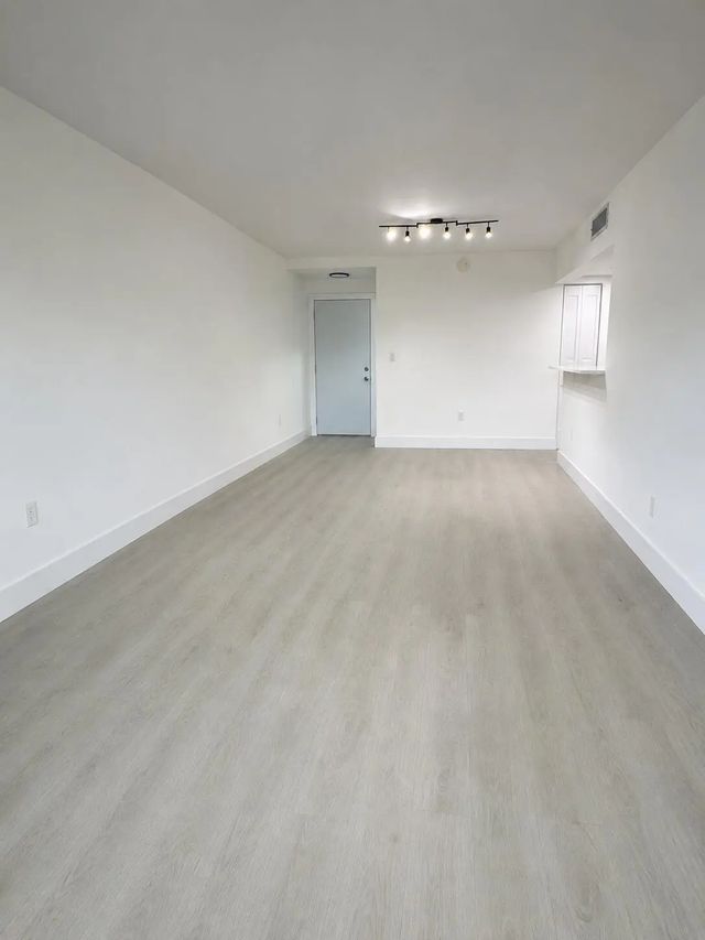 5 of 18 - 10229 Nw 9th St Circle #103, Miami, FL