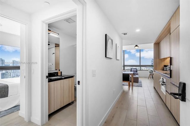 225 N Miami Avenue #ph-3712, Miami