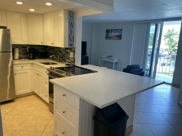 4 of 10 - 1731 Se 15th Street #206, Fort Lauderdale, FL