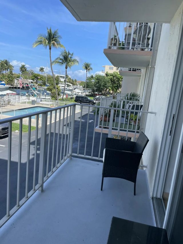 5 of 10 - 1731 Se 15th Street #206, Fort Lauderdale, FL