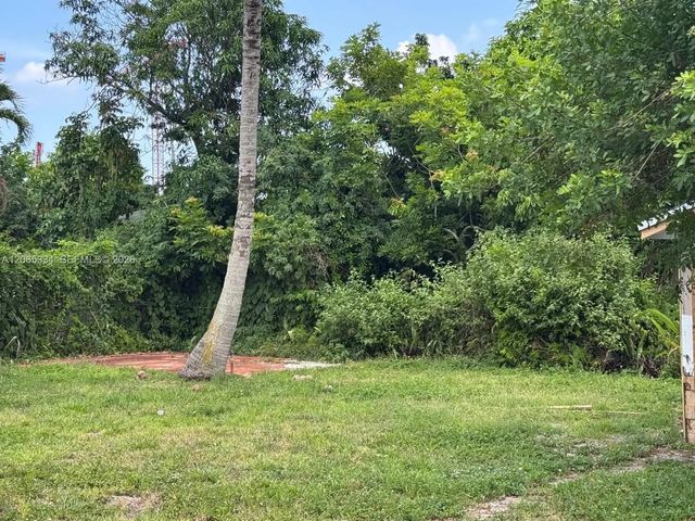 4 of 12 - 470 Ne 130th Street, North Miami, FL