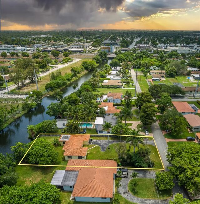 3 of 4 - 400 Nw 87th Street, El Portal, FL